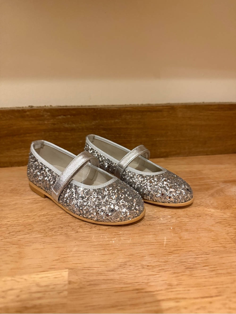 Girls Silver Glitter Mary Jane Dress Shoes with Strap
